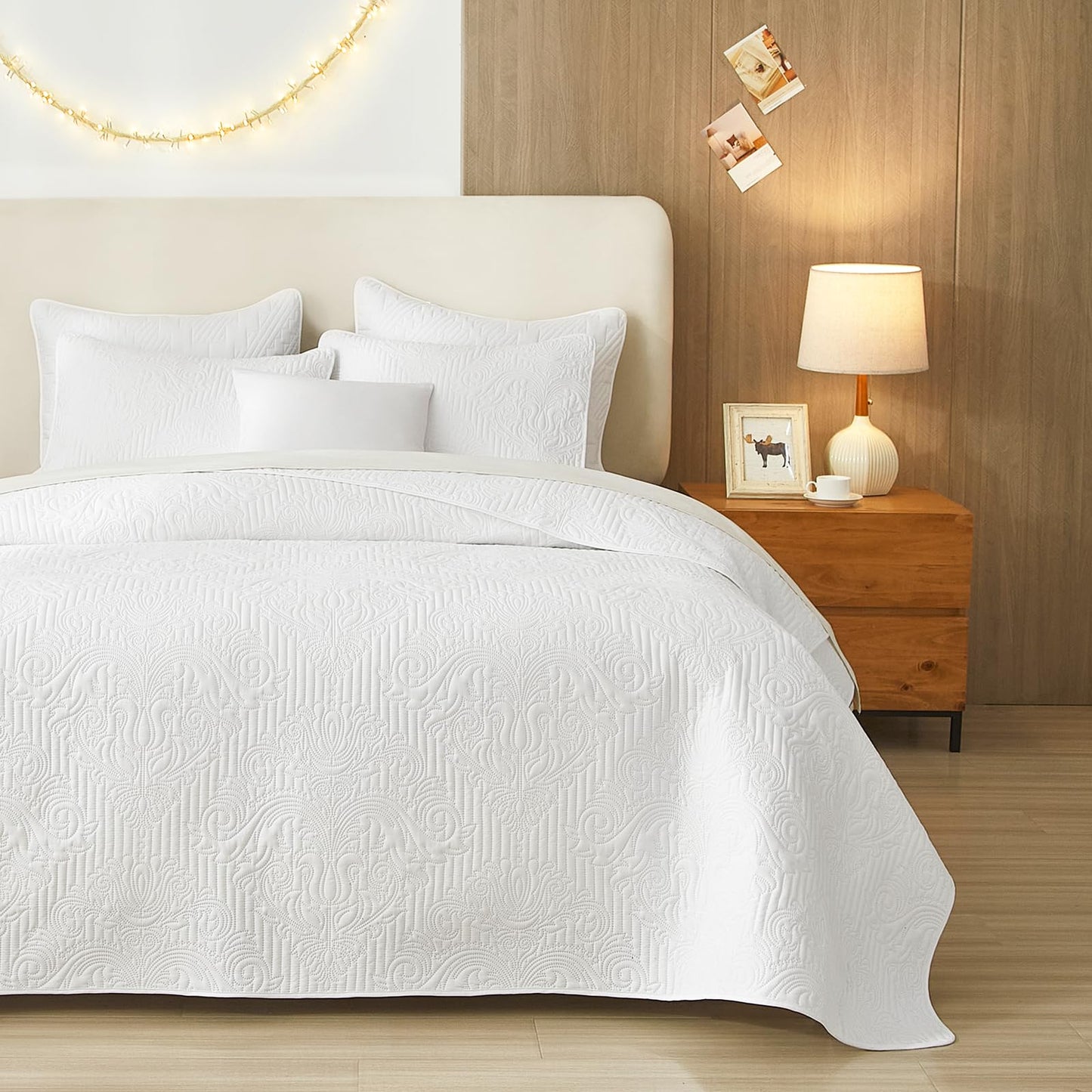 HiSnug White Quilt Set King Size - Lightweight Summer Bedspread Soft Oversized King Quilt Bedding Set for All Seasons Machine Washable 3 Pieces